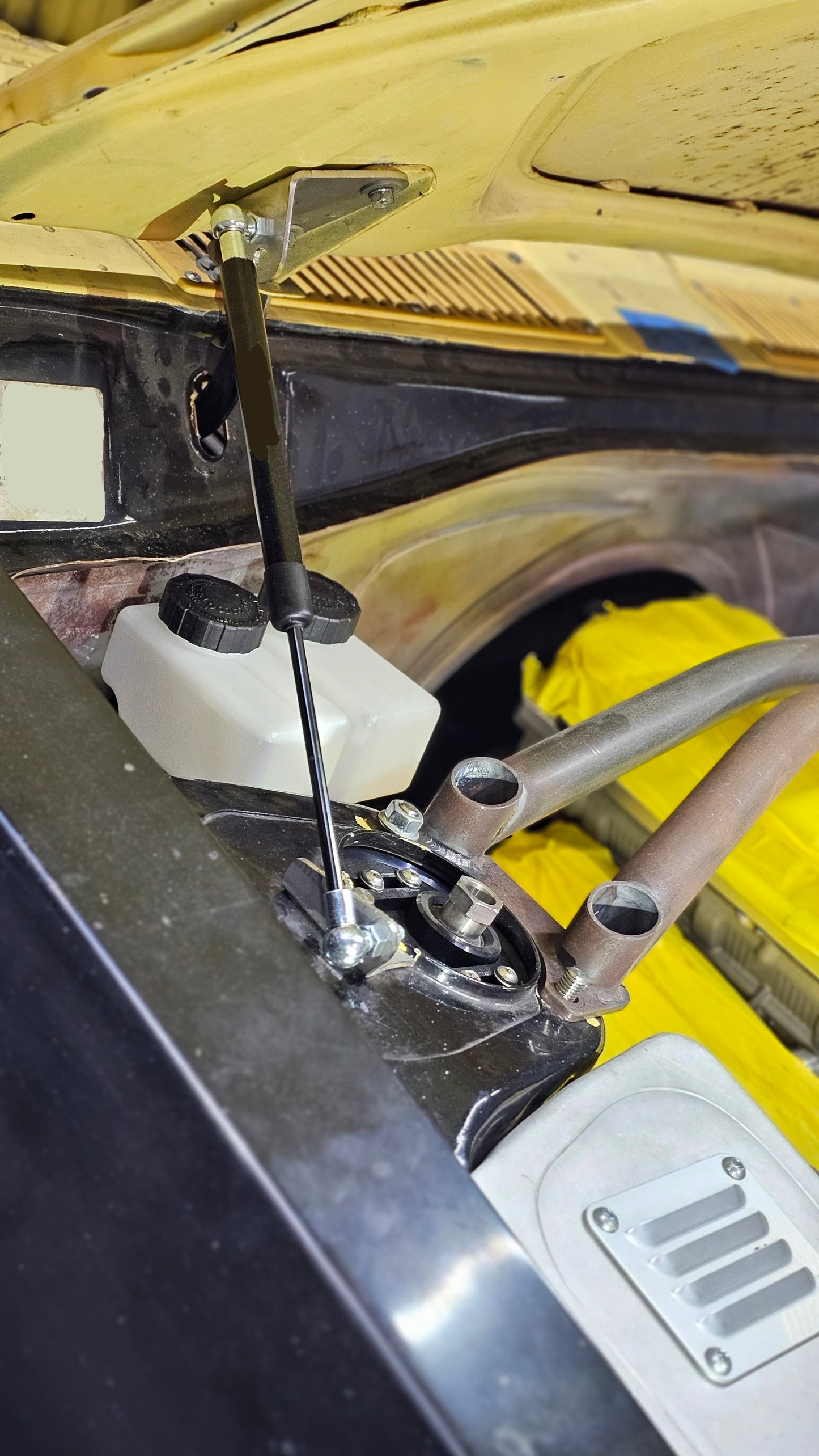 Datsun 1200 bonnet gas strut kit.