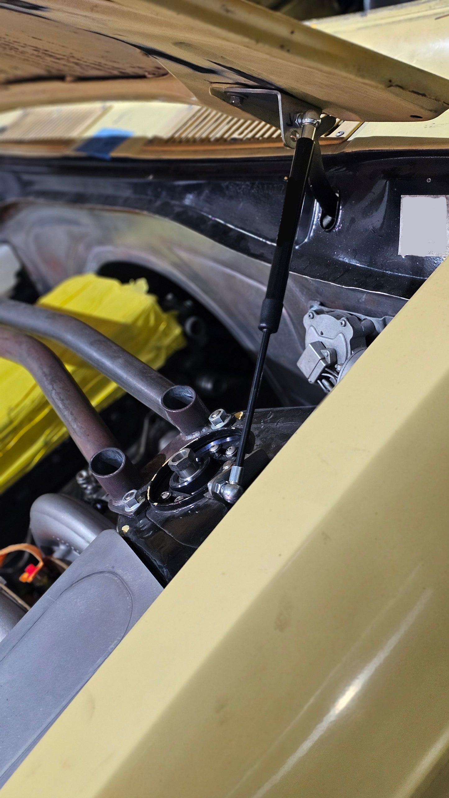 Datsun 1200 bonnet gas strut kit.