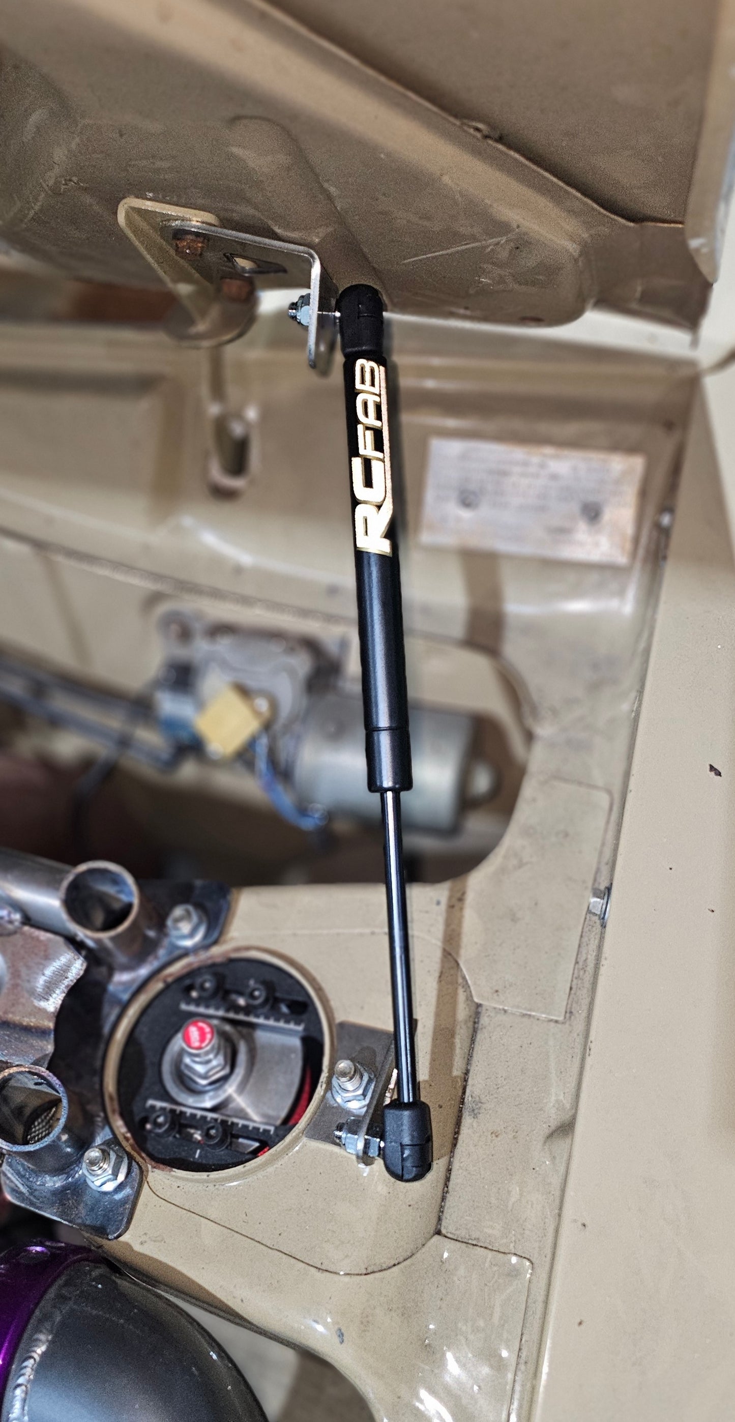 Datsun 1200 bonnet gas strut kit.